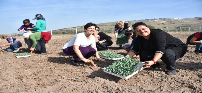 Aliağalı Üretici Kadın Çiftçiler Tarlaya İndi