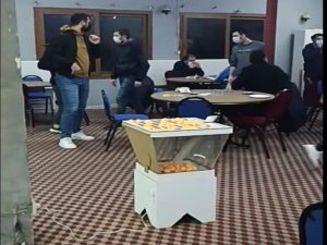İzmir’de Tombala Oynayan 22 Kişiye Ceza Yağdı