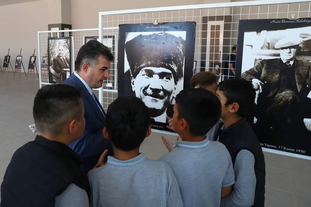 Kınık’ta Atatürk Fotoğrafları Sergisi Yoğun İlgi Gördü
