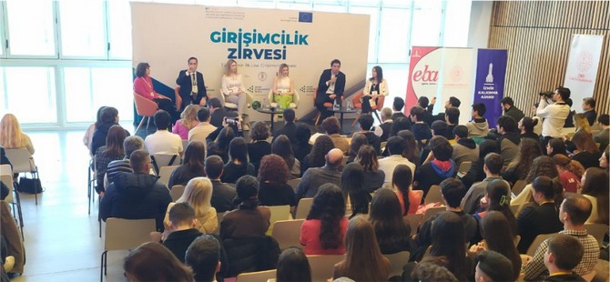 İzmir’de Türkiye'nin İlk “Lise Girişimcilik Zirvesi” Gerçekleştirildi