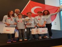 Türk Bayrağı Urla’dan Dalgalandı