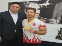 Aliağalı Dünya Şampiyonundan Başkan Serkan Acar’a Ziyaret