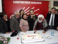 Menemen CHP'den Pastalı Kutlama