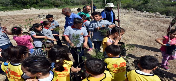 Aliağalı Öğrenciler Uzunhasanlar’da Fidan Dikti