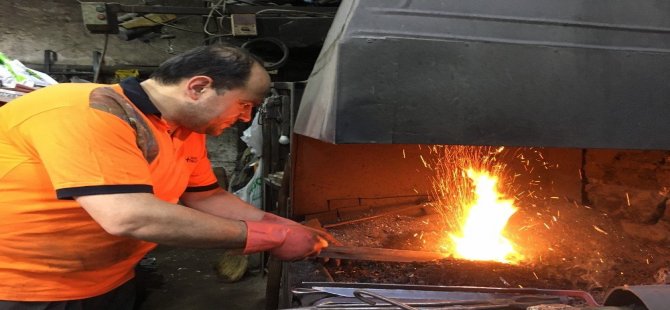 2 Bin Derecelik Sıcağa Aldırmadan Oruçlarını Tutuyorlar