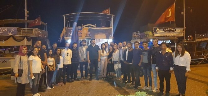 Ak Parti’li Gençler Foça’da İftar Yemeğinde Buluştu