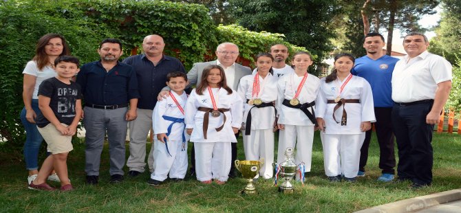 Karateci Çocuklardan Altın Madalya