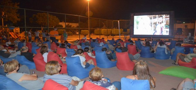 Aliağa’da Yaz Sinema Günleri Yoğun İlgiyle Devam Ediyor