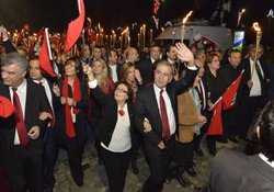 İzmir "Cumhuriyet meşalesi" ile aydınlandı