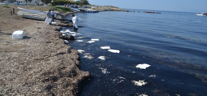 Foça’da Meydana Gelen Ağır Yakıt Sızıntısı Denizi Kirletti