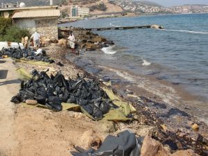 Foça’da Deniz Yüzeyini Kaplayan Maddenin Fuel Oil Olduğu Kesinleşti