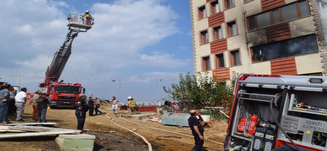 Aliağa'da Dört Katlı Binada Yangın Paniği