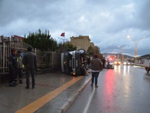 Aliağa'da İşçi Servisi Devrildi: 4 Yaralı