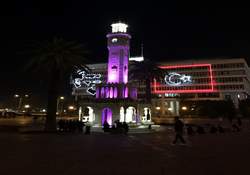 İzmir Saat Kulesi'ne Mor Renk Yakıştı