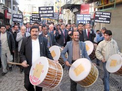 İzmirli Esnaf Kepenk Kapattı.