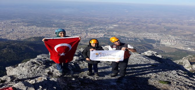 Foça'ya bir vapur geldik, bir sandal kaldık