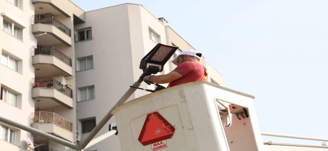 Bayraklı’nın Parklarında Enerji Tasarrufu