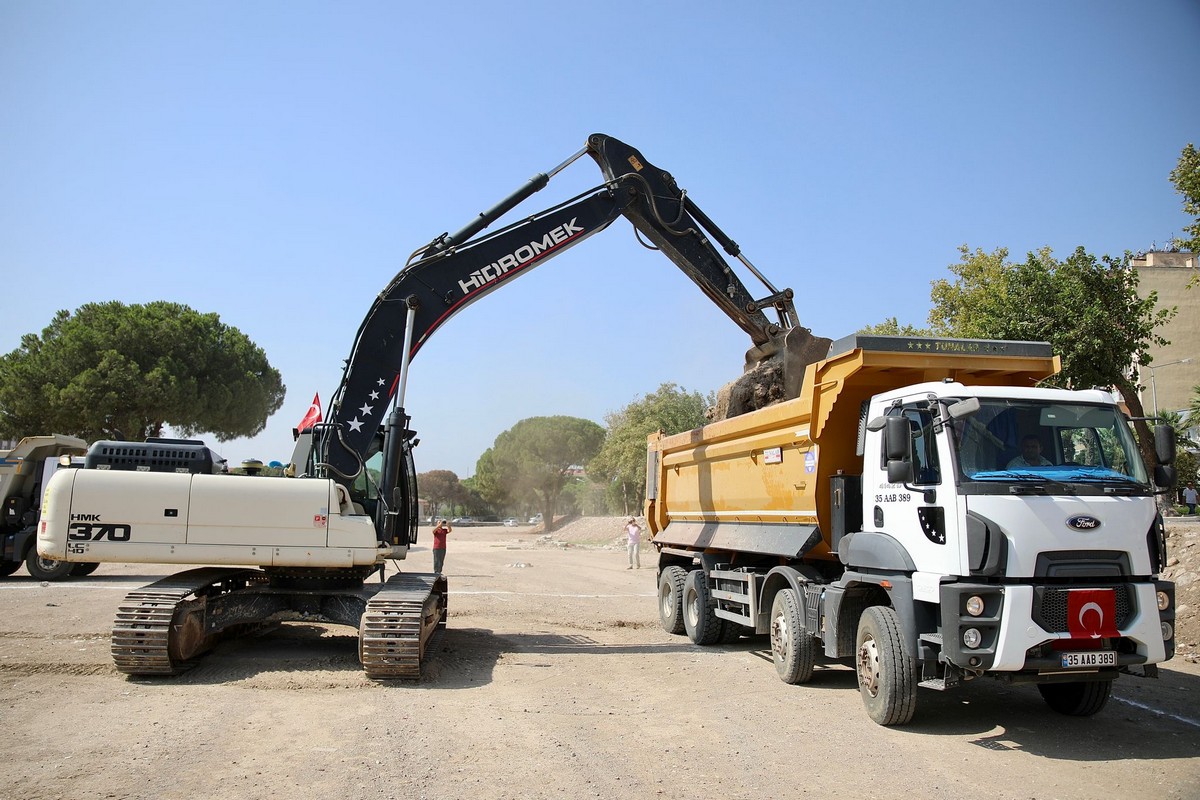 Millet Bahçesi İçin İlk Kazma Vuruldu