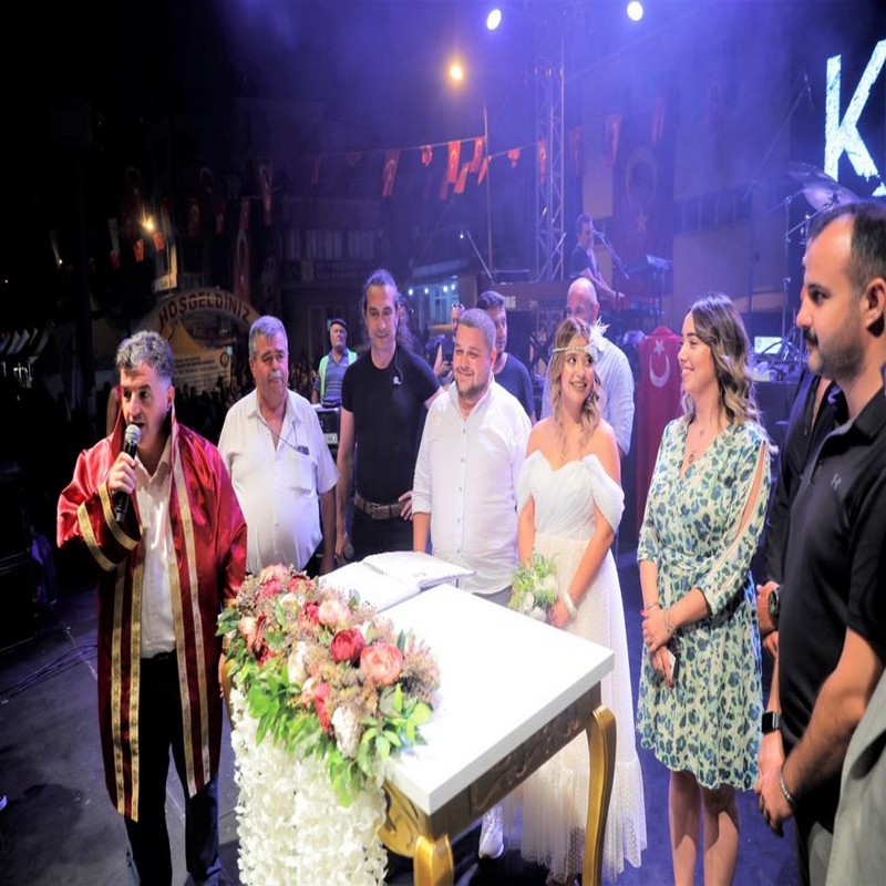 Kınık Hasat Festivali'nde Nikah Sürprizi