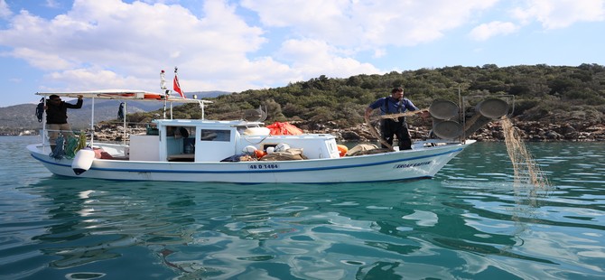 Muğla Balıkçıları Bu Kez Afetzedeler İçin Ağ Attı