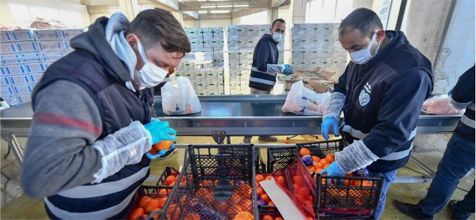 İzmir’de beslenme çantaları İzmir Büyükşehir desteğiyle doluyor