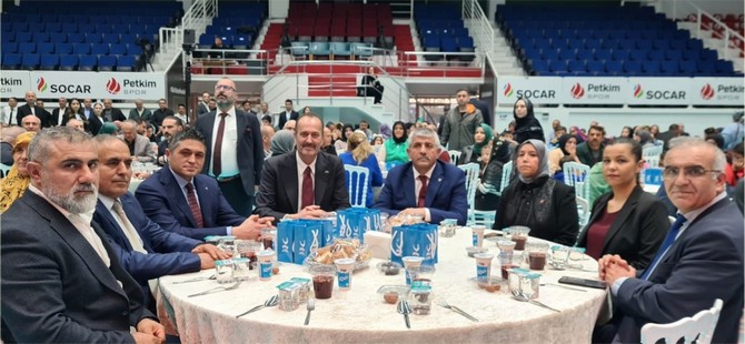 MHP İzmir Dört Koldan Sahada