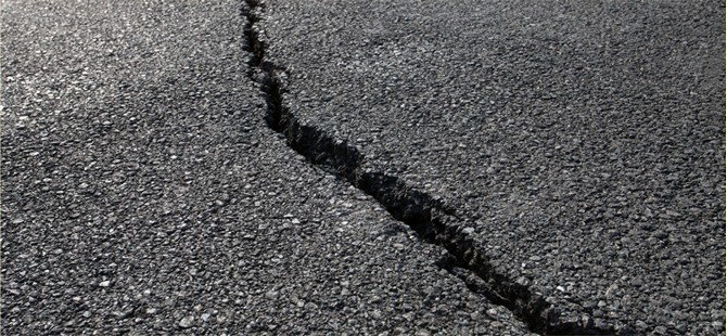 Bozuk Yollar Sürüş Güvenliğini Riske Atıyor