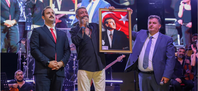 Kınık Hasat Festivali’nde Yıldızlar Geçidi