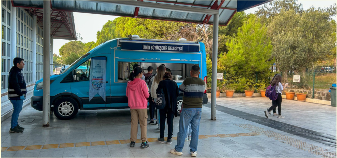 İzmir’de üniversite öğrencilerine “Günaydın Çorbası”