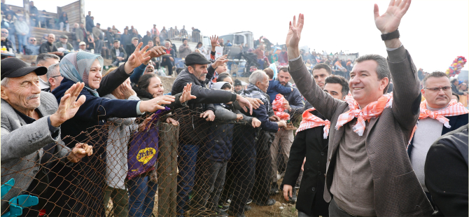 Bergama Folklorik Deve Gösterisi Festivali Yoğun Katılımla Düzenlendi