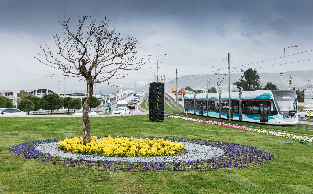 İzmir’in tramvay filosu büyüyor