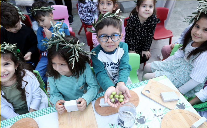 Minik Eller Zeytinle Buluştu