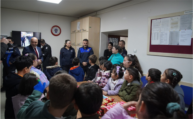 Aliağa Belediyesi Zabıta Müdürlüğü Minik Misafirlerini Ağırladı