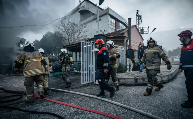 Bornova’daki fabrika yangını söndürüldü