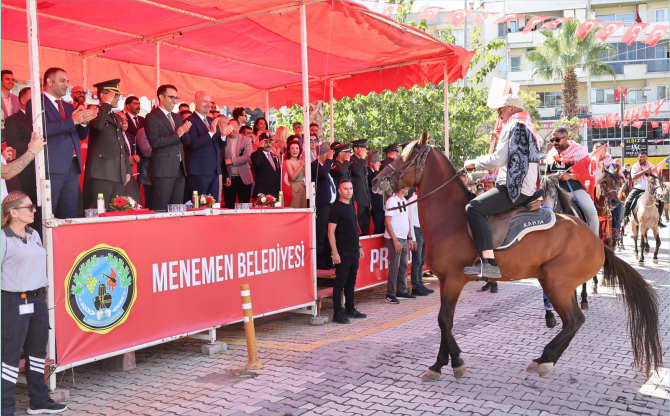 Kurtuluş coşkusu Menemen'i sardı