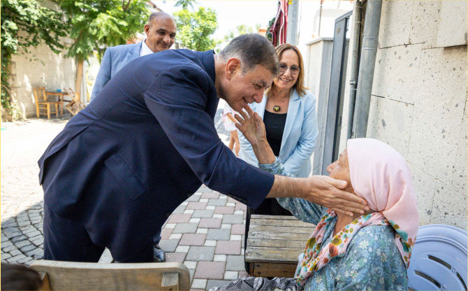 İzmir’de emeklilere 89,9 milyon TL destek sağlandı