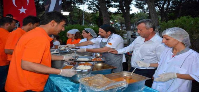 Menemen’de 7 Bin Kişi Birlikte Oruç Açtı