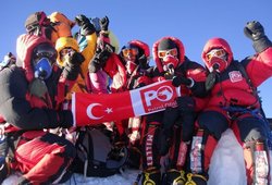 PO Everest Zirvesi’nde
