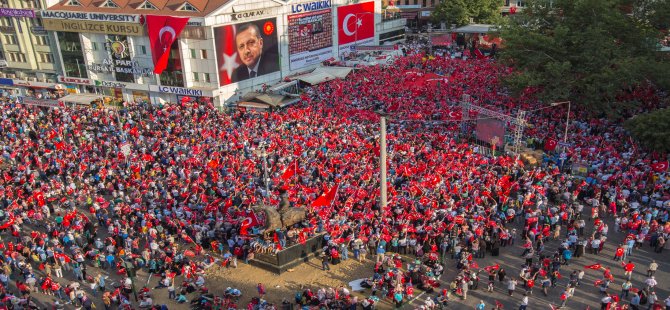 Bursa’da Demokrasi Şöleni