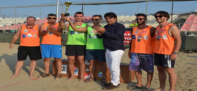 Şampiyon Voleybolcular, Foça’da Kürsüye Çıktı