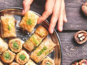 Etten Çok Baklava Ve Şerbetli Tatlı Tüketiliyor