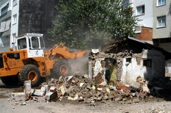 Metruk Ev Yıkıldı