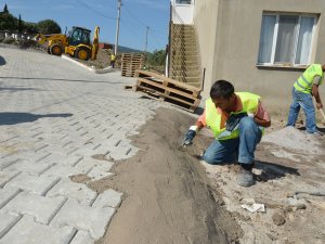 İZBETON'dan 8 İlçeye Asfalt ve Parke Çıkarması