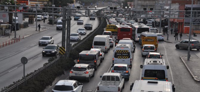 İzban Çalışanları Greve Gitti, İzmir’de Ulaşım Krizi Yaşandı