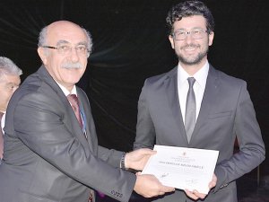 Estetik Cerrahlardan Yrd. Doç. Dr. Süleyman Taş’a Ödül