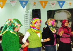 AKP'li Hanımlar Eğlendi