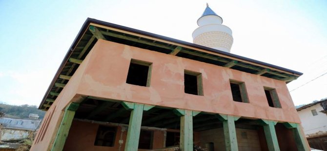 İki Yüz Yıllık Ahşap Cami Küllerinden Doğuyor
