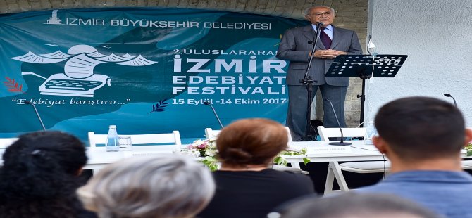 Özdemir İnce: Kalıcı Olan Sosyal Medya Değil Kitaptır