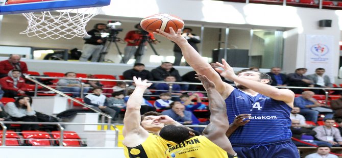 İlk Yarının Lideri Türk Telekom: 75-64