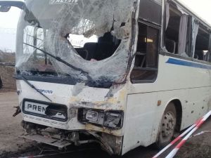 Aliağa'da Freni Boşalan Servis Otobüsü Arama Noktasına Girdi